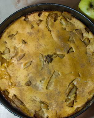 Медовая шарлотка с яблоками