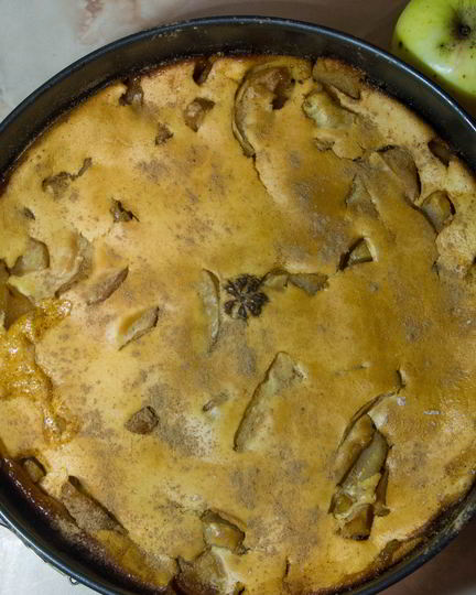 Рецепт медовой шарлотки с яблоками