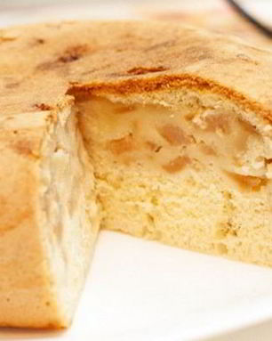 Нежная яблочная шарлотка в мультиварке