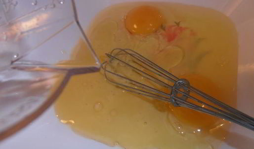 ореховая шарлотка на сгущенке