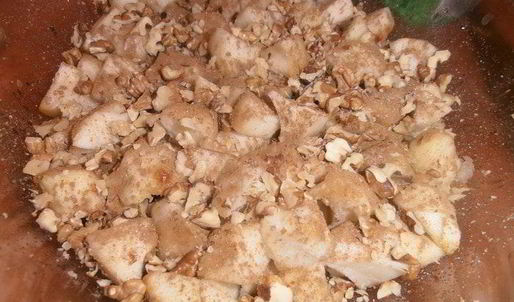 ореховая шарлотка на сгущенке