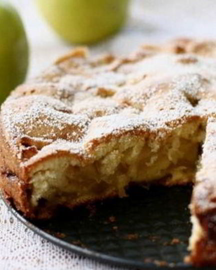 Рецепт простой шарлотки с яблоком в духовке