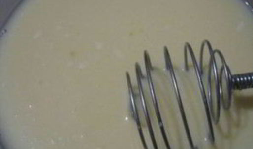 шарлотка из батона с яблоками