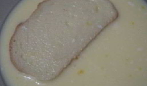 шарлотка из батона с яблоками