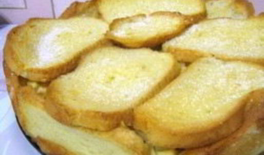 шарлотка из батона с яблоками