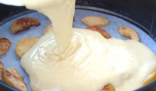 шарлотка с айвой