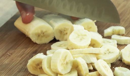 шарлотка с джемом и сливочным кремом