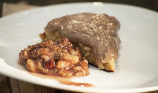 шарлотка с джемом и сливочным кремом