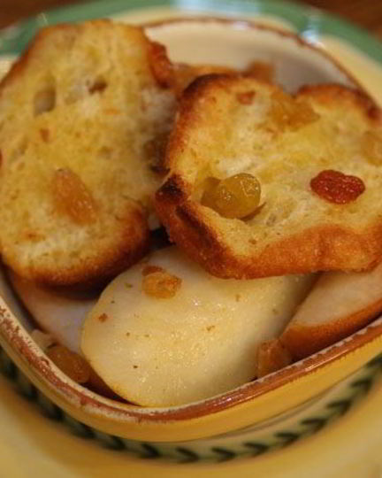 Рецепт шарлотки с грушами, изюмом и корицей