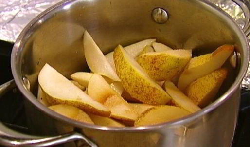 шарлотка с грушами, изюмом и корицей