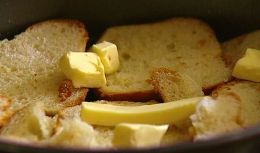 шарлотка с грушами, изюмом и корицей