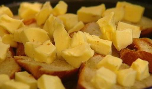 шарлотка с грушами, изюмом и корицей