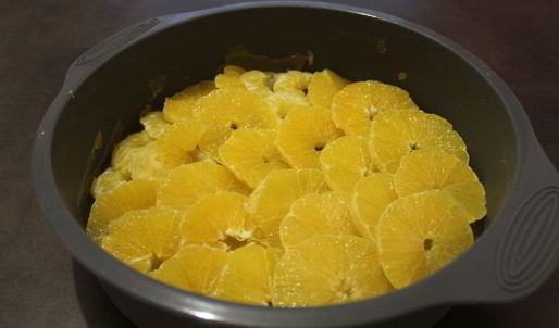 шарлотка с карамелизованными апельсинами