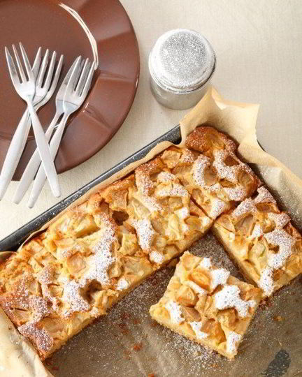 Рецепт шарлотки с кислыми яблоками и корицей