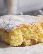 Шарлотка с кислыми зелеными яблоками