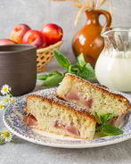 Шарлотка с нектаринами