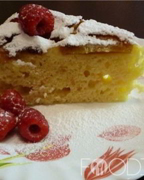 Шарлотка с персиками в мультиварке