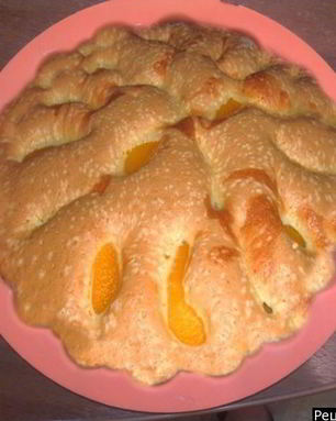 Шарлотка с персиками