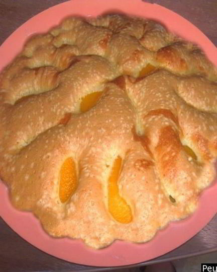 Рецепт шарлотки с персиками