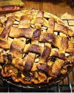 Шарлотка с ревенем и яблоками