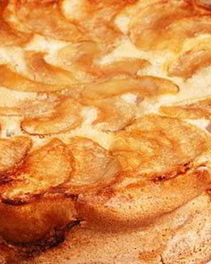 Шарлотка с тертыми яблоками