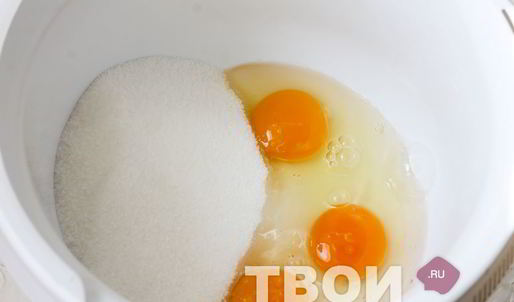 шарлотка с вареньем