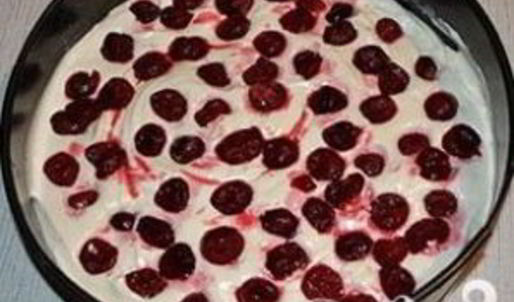 шарлотка с вишней