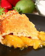 Шарлотка с яблоками и персиками