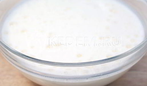 шарлотка с яблоками и ягодой