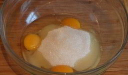 шарлотка с яблоками с коньяком