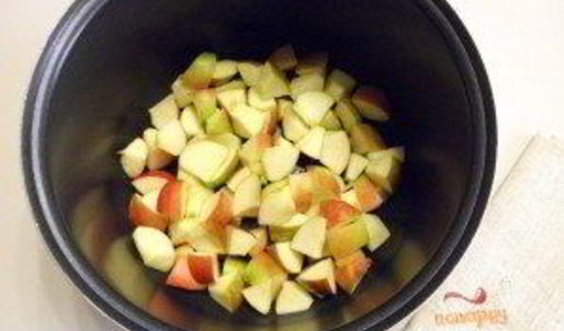 шарлотка с яблоками в мультиварке