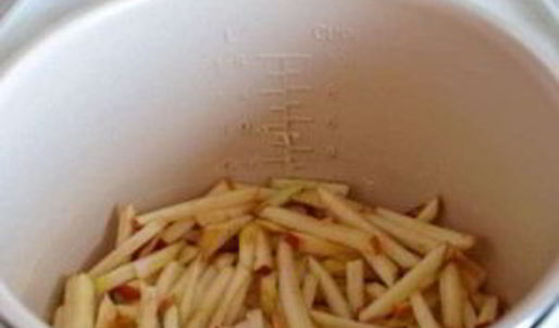 шарлотка с яблоками в скороварке