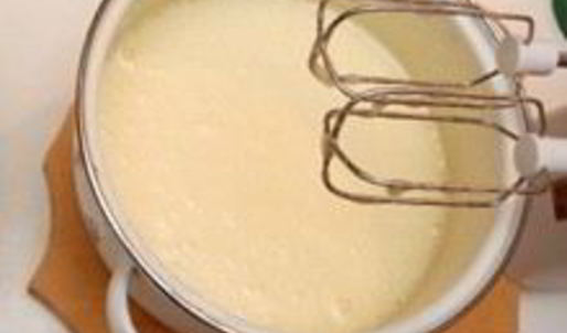 шарлотка с замороженными яблоками