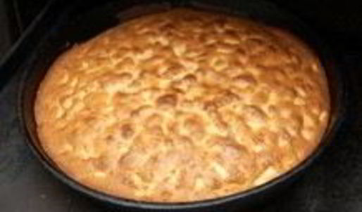 шарлотка с замороженными яблоками