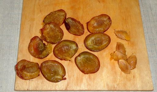 шарлотка со сливами