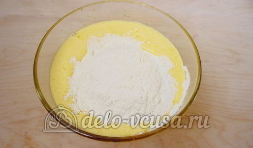 шарлотка со взбитыми сливками