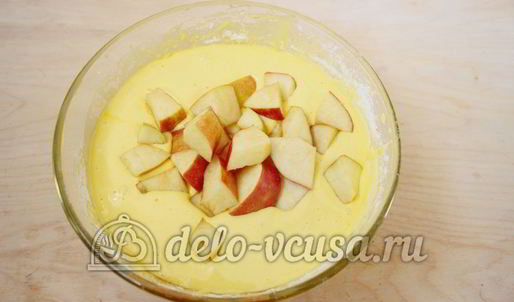 шарлотка со взбитыми сливками