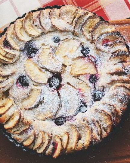 Рецепт сливочной шарлотки с кислинкой