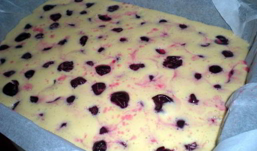 вишневая шарлотка