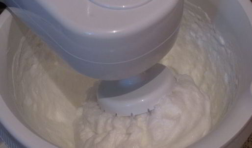 воздушная яблочная шарлотка