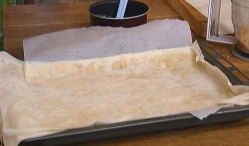 легкий штрудель с вишней и миндалем