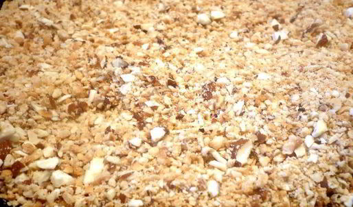 ореховый штрудель с миндальным соусом