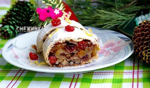 рождественский яблочный штрудель с орехами и сухофруктами