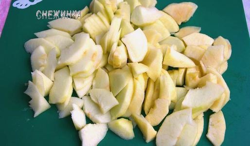 рождественский яблочный штрудель с орехами и сухофруктами