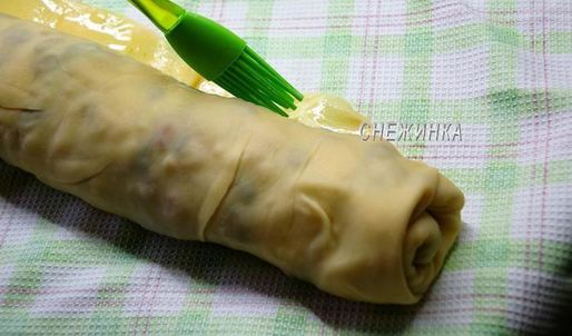 рождественский яблочный штрудель с орехами и сухофруктами