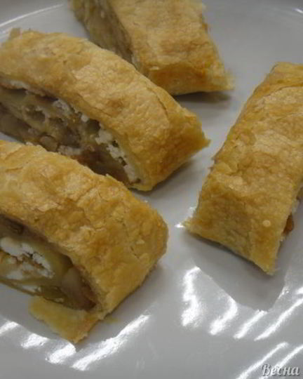 Рецепт штруделя грушевого с творогом из слоёного теста