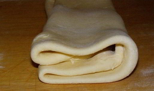 штрудель из творожного теста с лососем