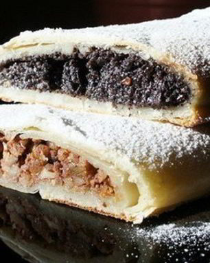 Штрудель из творожного теста с маком и яблоками