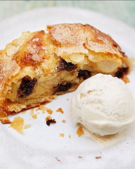 Рецепт штруделя с садовыми фруктами в тесте фило