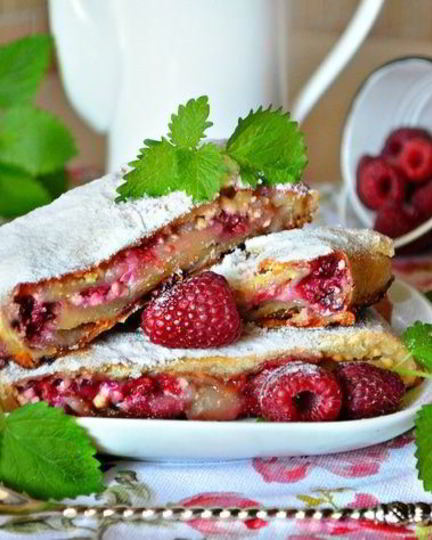 Рецепт штрудель с творогом, малиной и грушей